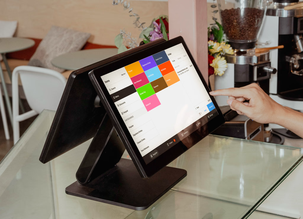 A Snackpass dual screen register on a cafe counter